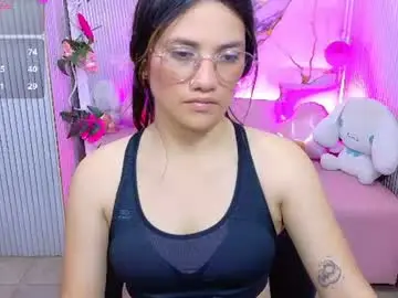 Chaturbate Live Sex Cam of chiara_tay