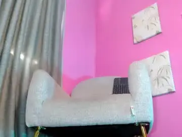 Chaturbate Live Sex Cam of emily_oxx