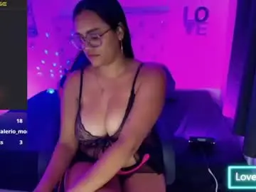 Chaturbate Nude Webcam of kiaravelvet_