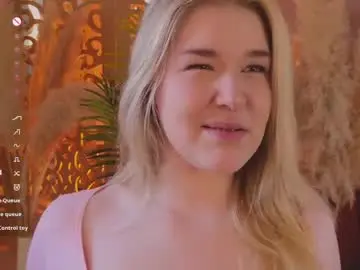 Chaturbate Live Sex Cam of smiley_mia_