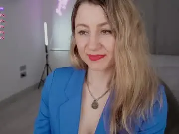 Chaturbate Live Sex Cam of milanacamgirl