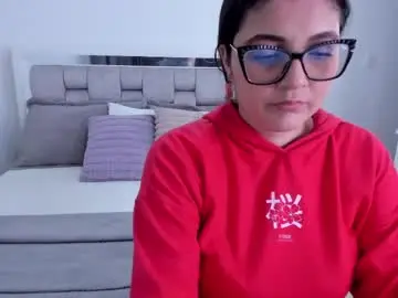 Chaturbate Live Sex Cam of camila_buitrago