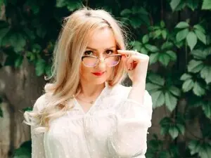 Myfreecams Adult Video Chat of White_flwer