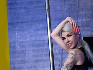 Myfreecams Live Sex Cam of SarahStrip