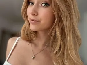 Myfreecams Nude Webcam of LuciaAmazing