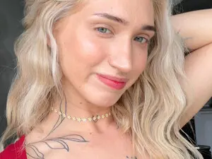 Myfreecams Live Sex Cam of Roselyn_