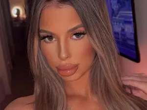 Myfreecams Live Sex Cam of aryaaxo