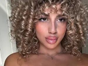 Myfreecams Live Sex Cam of sweetcurlyyy