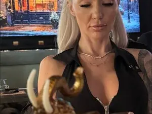 Myfreecams Live Sex Cam of FalllingAngel