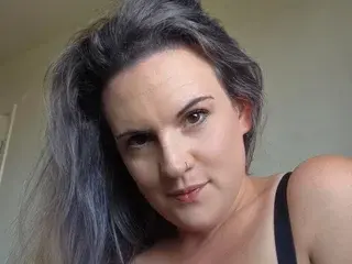 Streamate Free Porn Cam of CurvyMaskedBabe