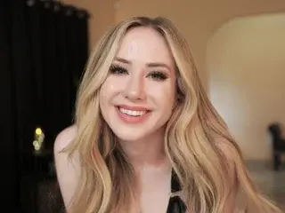 Streamate Sex Cam of pintsizedblonde