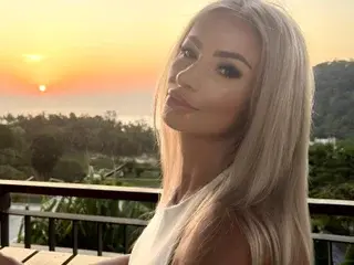 Streamate Watch Live Sex Cams of MarillynnMoon