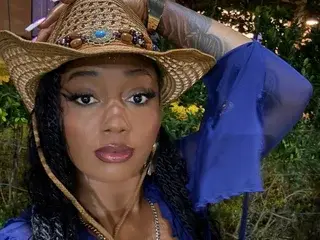 Streamate Sex Cam of MZZZWETWET