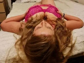 Streamate Adult Webcams of 32hbusty