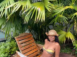Streamate Free Porn Cam of IvonneBrunettee
