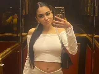 Streamate Free Porn Cam of TinyCassy