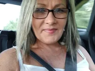 Streamate Live Sex Cam of IrishMilfRoxie34dd