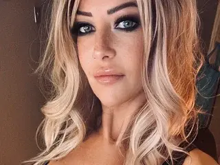Streamate Live Sex Cam of SensationalMya77