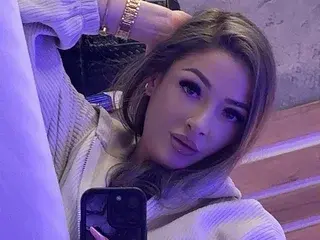 Streamate Live Sex Cam of Izza_Bella
