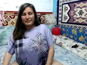 Stripchat Sex Cam of Adelinemilf