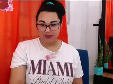 Stripchat Live Sex Cam of mira_cherry02
