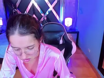 Stripchat Free Porn Cam of Linda4Petite