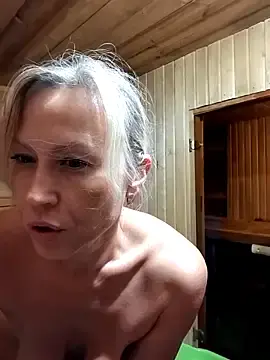 Stripchat Sex Cam of Elle_Milfa