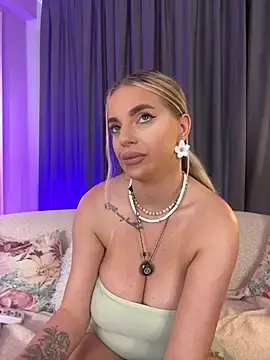 Stripchat Live Porn of PearlPlenty