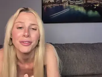 Stripchat Sex Cam of chelseapaigee