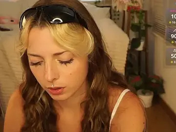 Stripchat Best Webcam of LoraDollie
