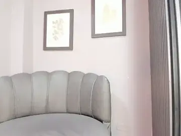 Stripchat Free Live Porn of Roxanna_moore