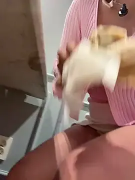 Stripchat Free Porn Cam of winter11