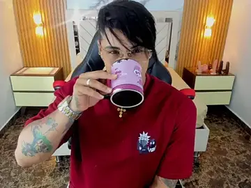 Stripchat Live Sex Cam of KAROLLJONES1