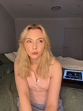 Stripchat Sex Cam of Lotttiee