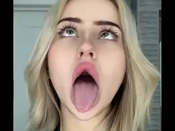 Stripchat Best Webcam of Khloy_white