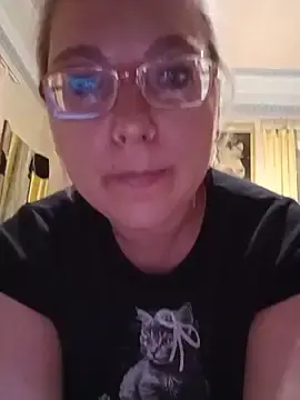 Stripchat Live Sex Cam of VikaKing