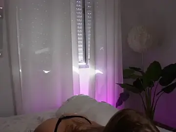 Stripchat Nude Webcam of HelloKikky1