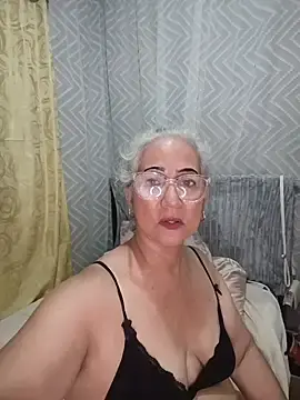 Stripchat Free Live Porn of ReinaMadura