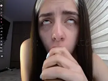 Stripchat Live Sex Cam of Princessross