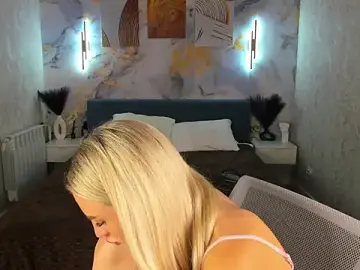 Stripchat Sex Cam of Silen_Tori