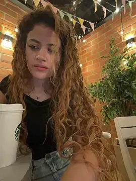 Stripchat Free Live Porn of alana15