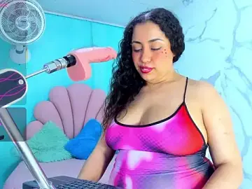 Stripchat Free Porn Cam of cristal_horny19