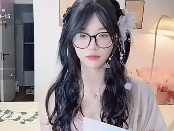 Stripchat Sex Cam of Luminous4173