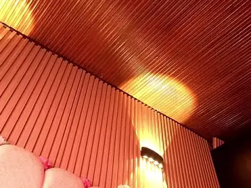 Stripchat Sex Cam of Milu_carbajal_x