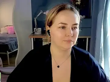 Stripchat Live Sex Cam of Mira_Mermayd