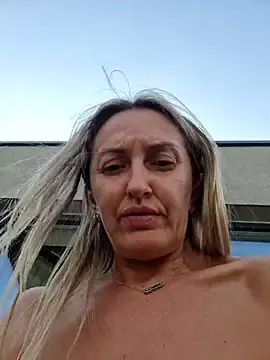 Stripchat Live Porn of Miss____Mia_
