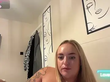Stripchat Adult Webcams of CurvyWetWife