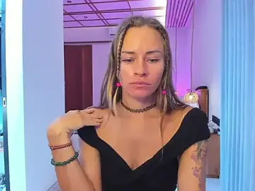 Stripchat Best live sex cam show of holy_khloe