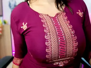 Stripchat Nude Webcam of thyAnvi