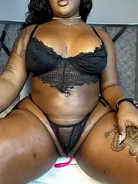 Stripchat Live Sex Cam of Denise_wolfe21